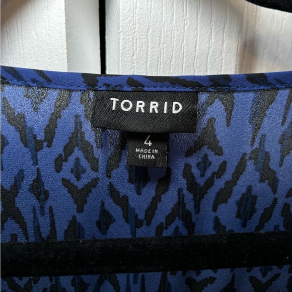 Torrid - Blouse Women's Blue and Black Short Sleeve in Size 4XL - Picture 3 of 8